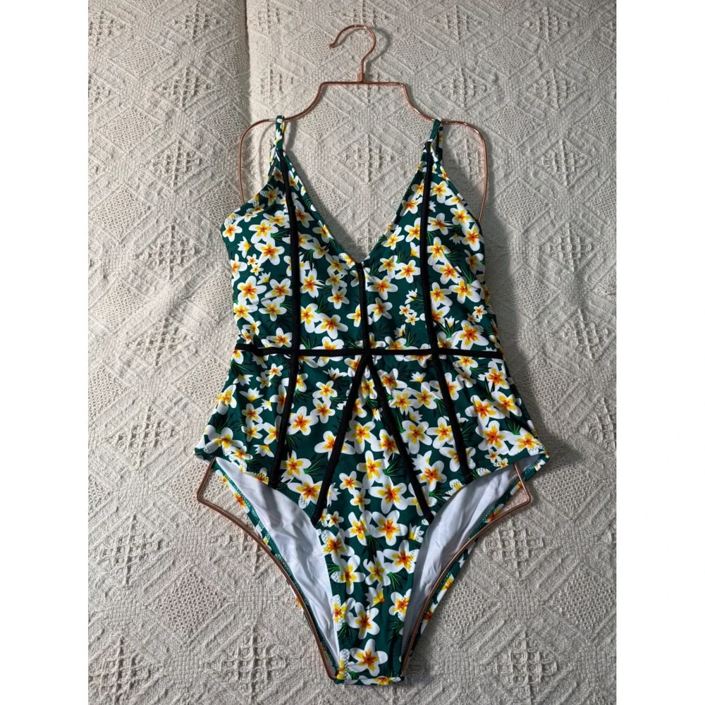 Cupshe Green Daisy Cutout OnePiece Swimsuit Sexy Backless Floral Beach‎ Bodysuit